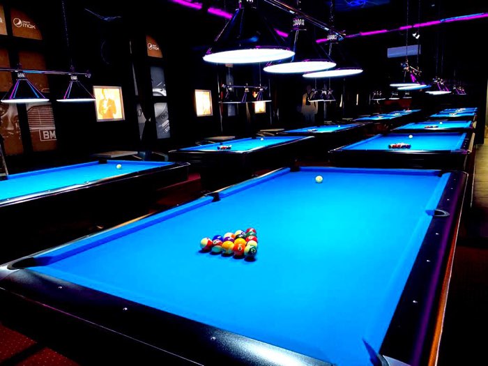 Rząd stołów do pool bilarda 9 ft